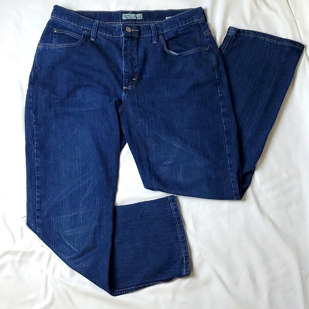 Regular straight blue jeans